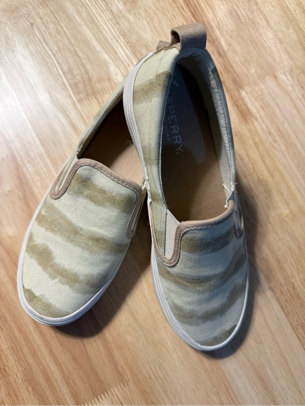 Sperry woman’s  Slip-On Sneakers in Beige and Brown Print
